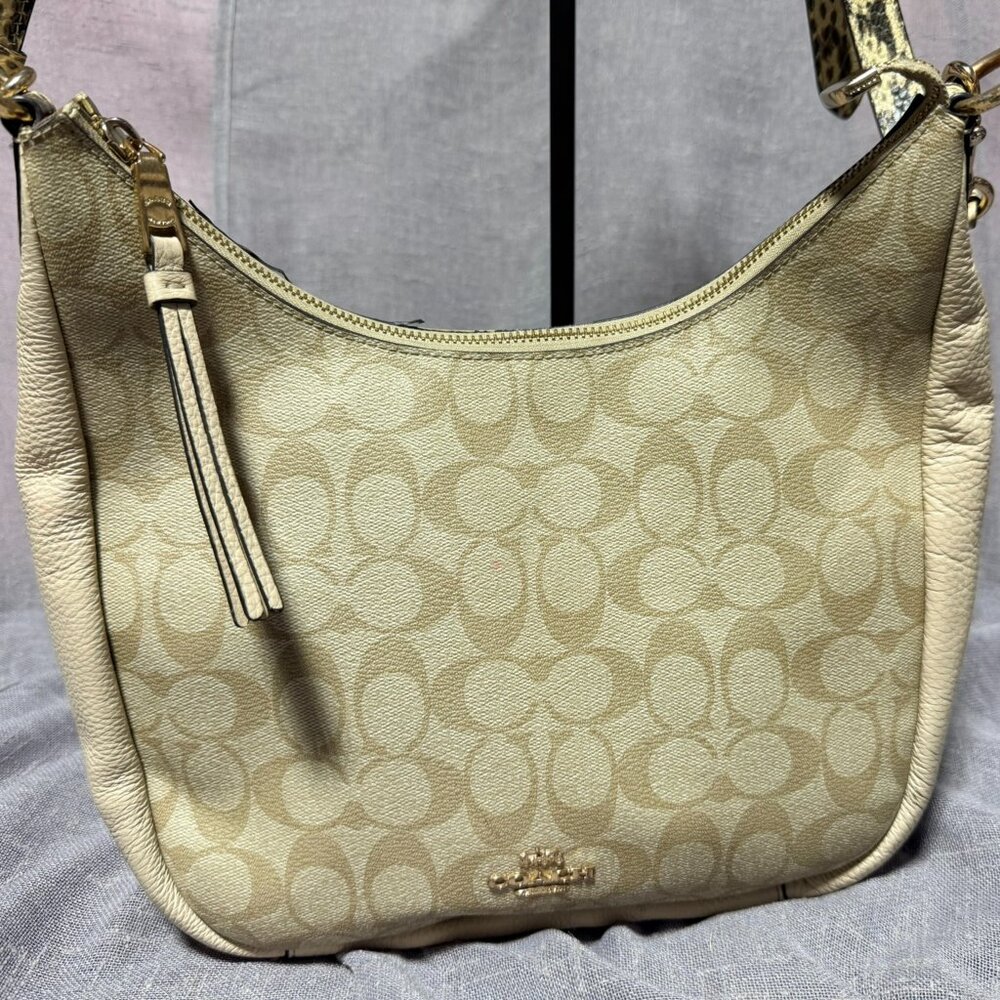 Coach Logo Print Hobo Crossbody 👜✨